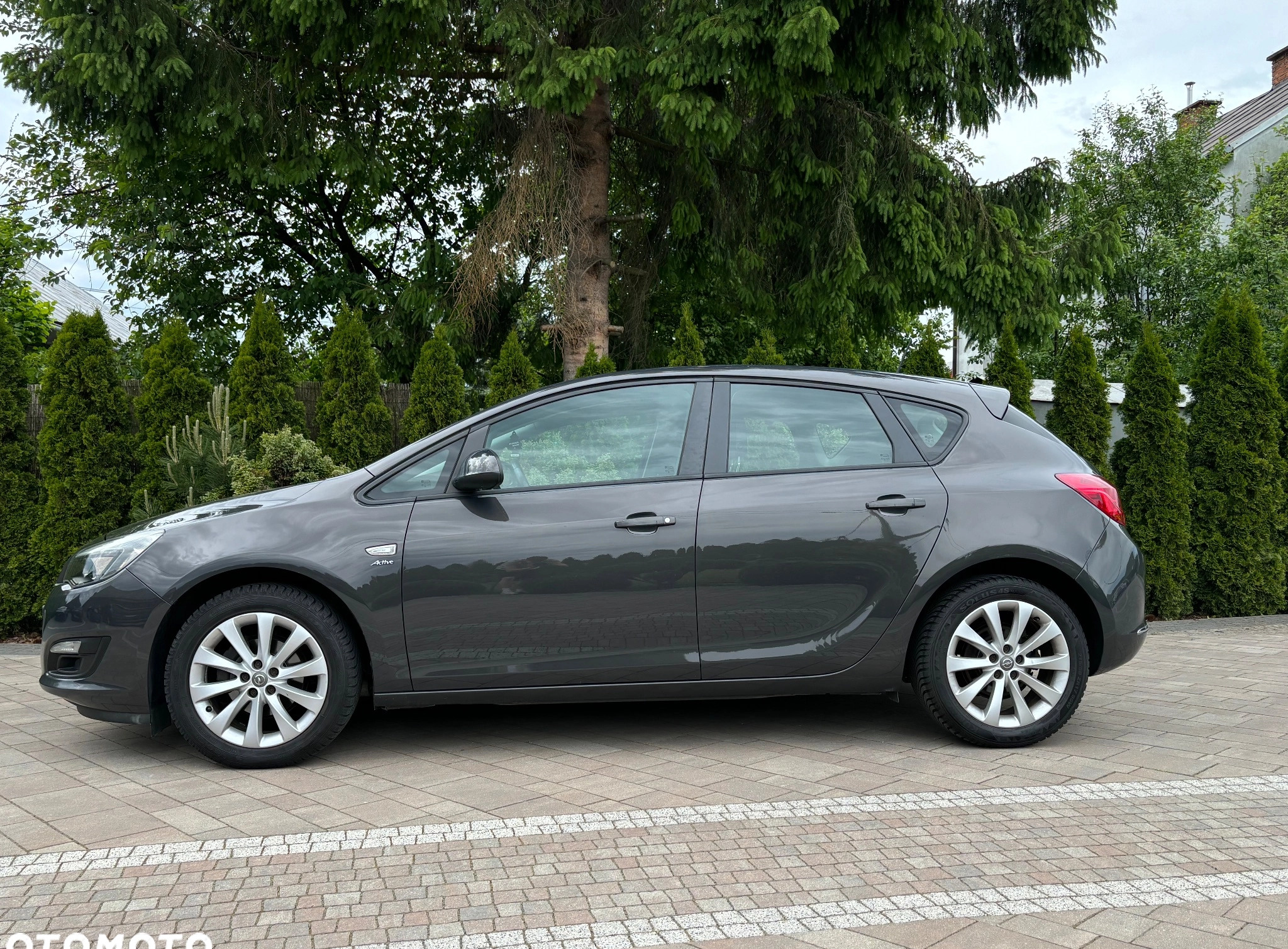 Opel Astra cena 27500 przebieg: 173500, rok produkcji 2013 z Poniatowa małe 232